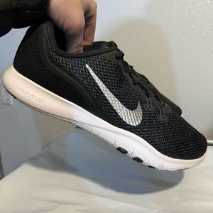 Nike Flex TR 7 women’s sneakers size 9.5